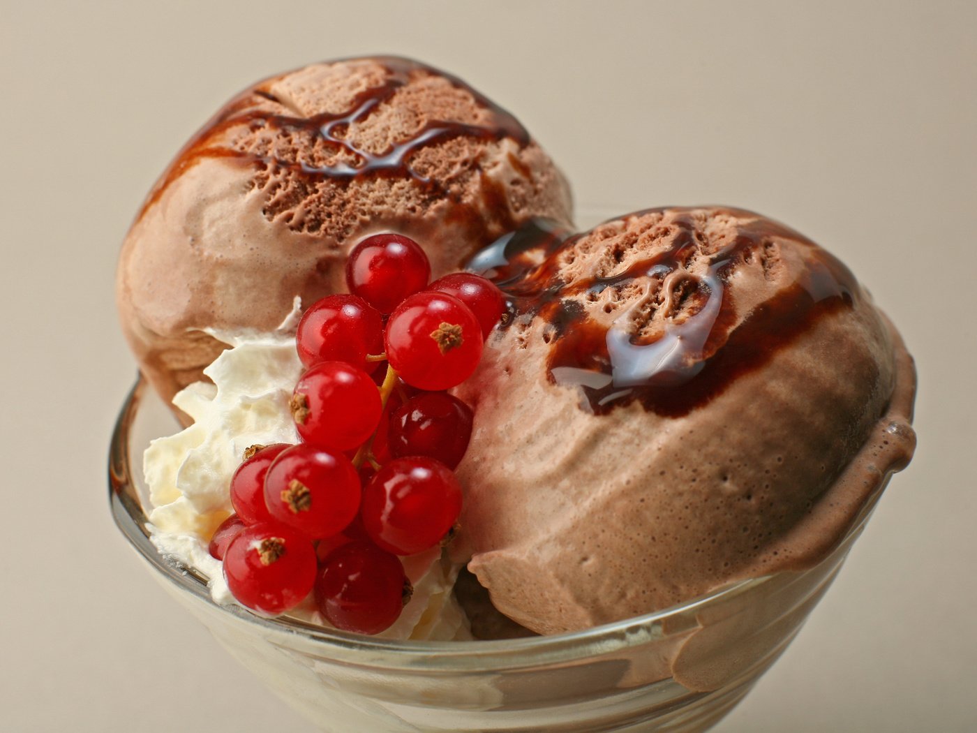 Обои мороженное, красная смородина, ice cream, red currant разрешение 1920x1200 Загрузить