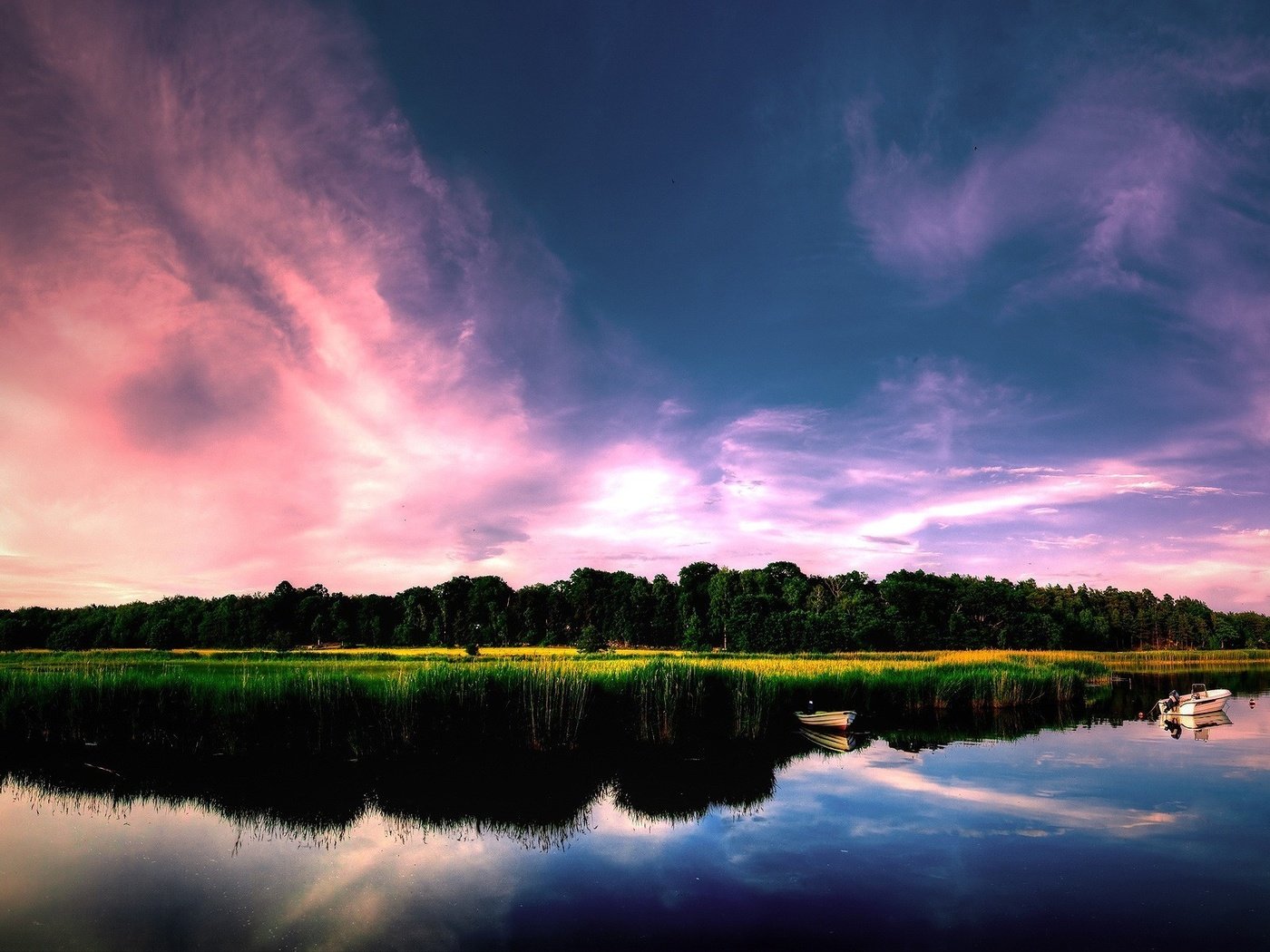 Обои облака, озеро, лес, лодки, clouds, lake, forest, boats разрешение 1920x1200 Загрузить