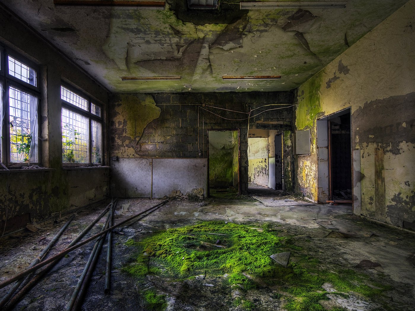Обои мох, трубы, заброшенное здание, moss, pipe, abandoned building разрешение 1920x1200 Загрузить