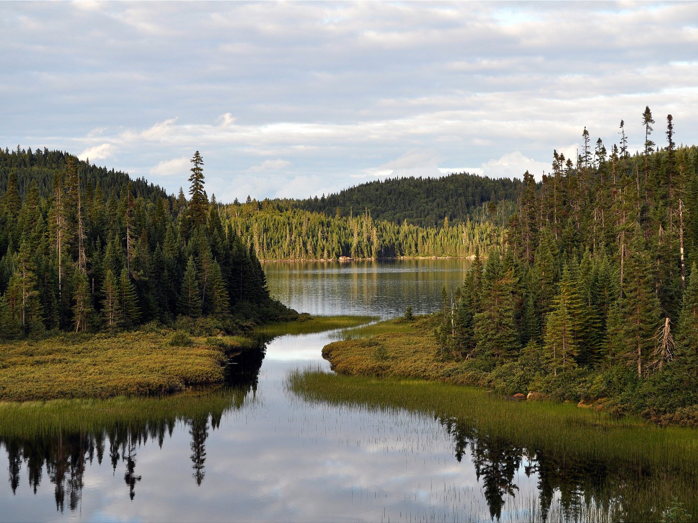 Обои озеро, канада, laurentide door, lake, canada разрешение 2560x1600 Загрузить