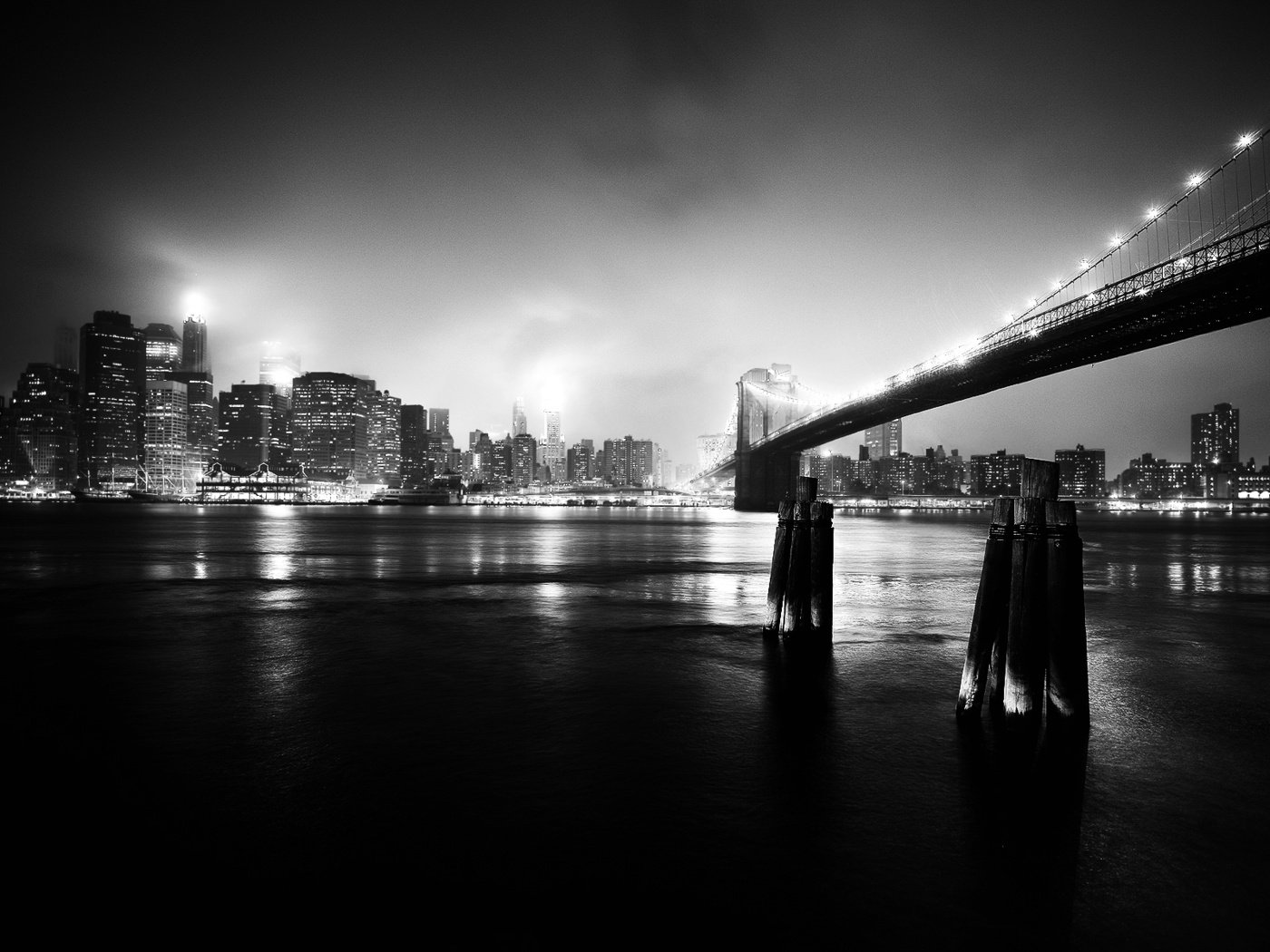 Обои ночь, мост, город, черно-белое фото, night, bridge, the city, black and white photo разрешение 1920x1200 Загрузить