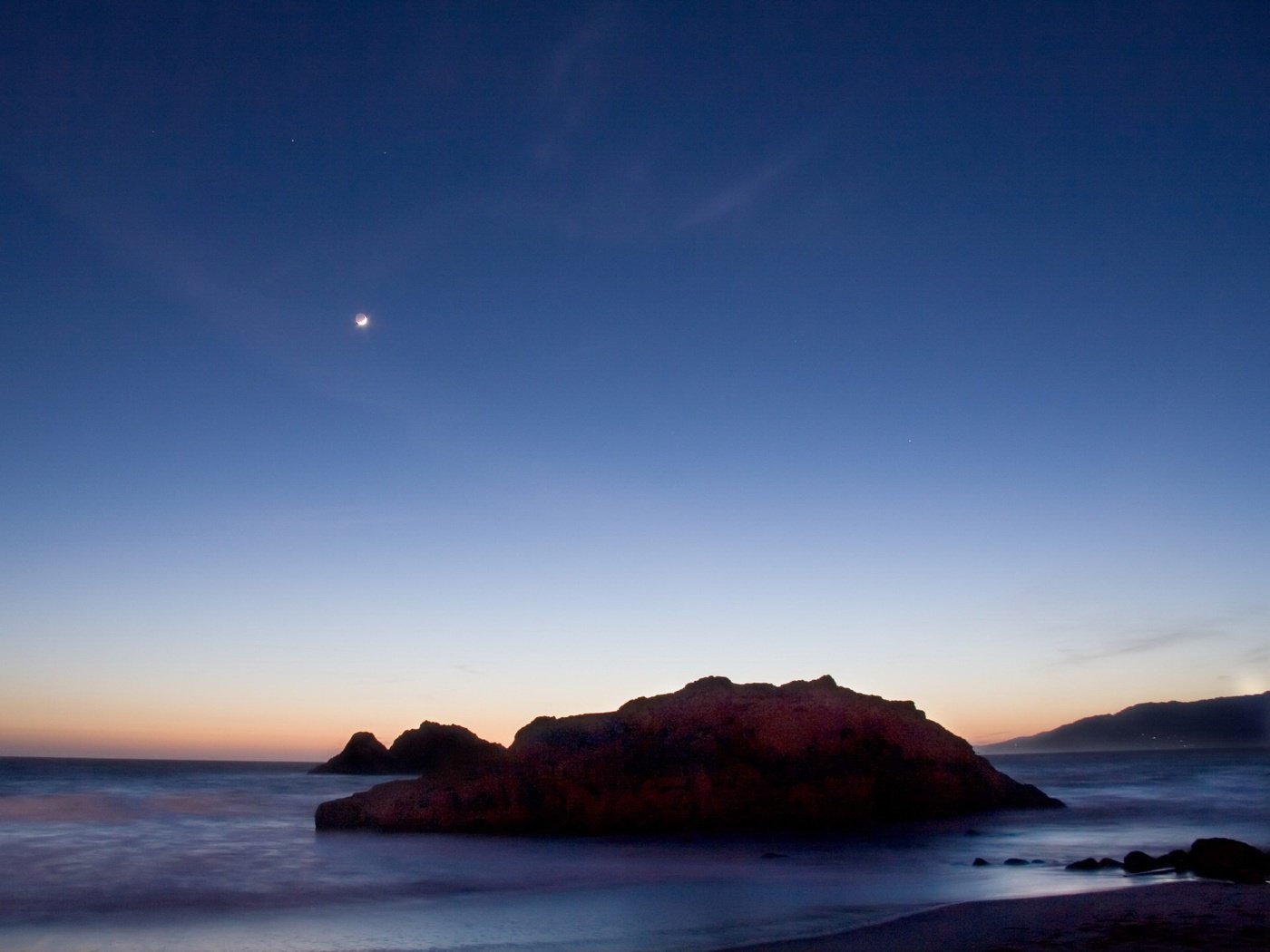 Обои закат, море, скала, луна, sunset, sea, rock, the moon разрешение 1920x1440 Загрузить