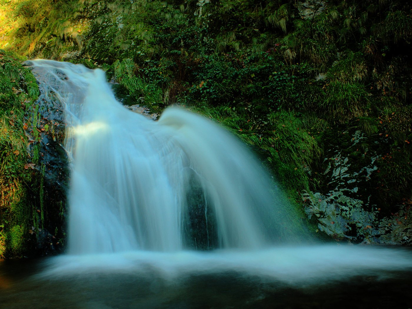 Обои бурный поток, the rapid flow разрешение 1920x1200 Загрузить