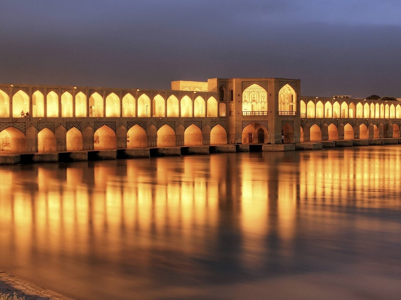 Обои свет, вода, отражение, иран, исфахан, мост хаджу, хаджу, light, water, reflection, iran, isfahan, bridge hajj разрешение 1920x1080 Загрузить