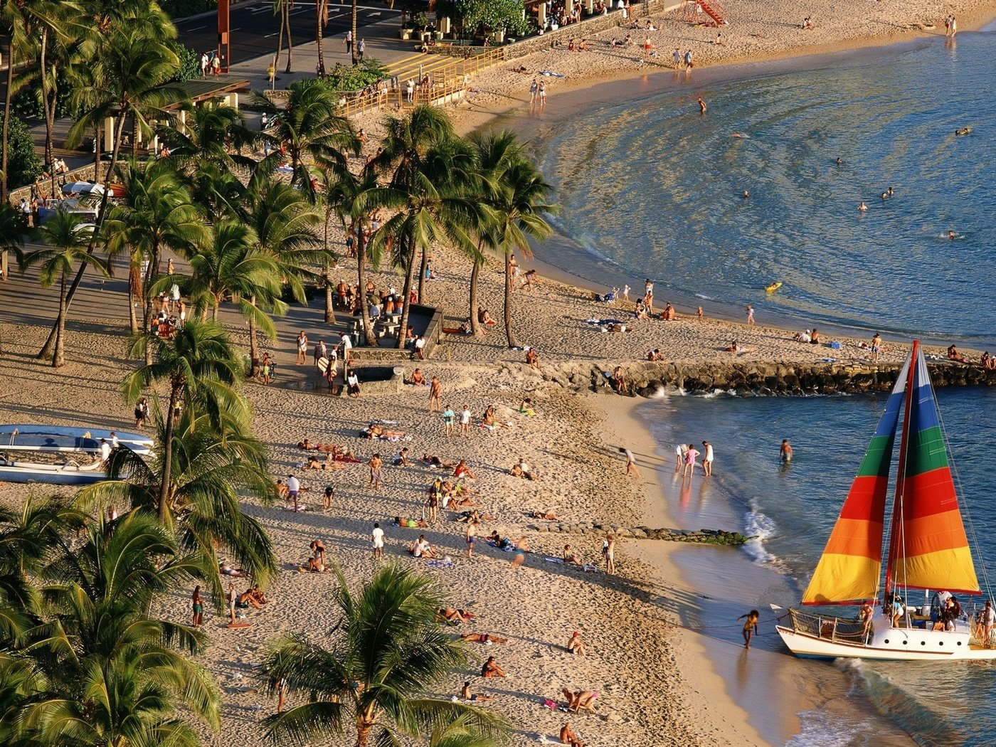 Обои берег, пейзаж, пляж, люди, пальмы, океан, яхта, shore, landscape, beach, people, palm trees, the ocean, yacht разрешение 1920x1080 Загрузить