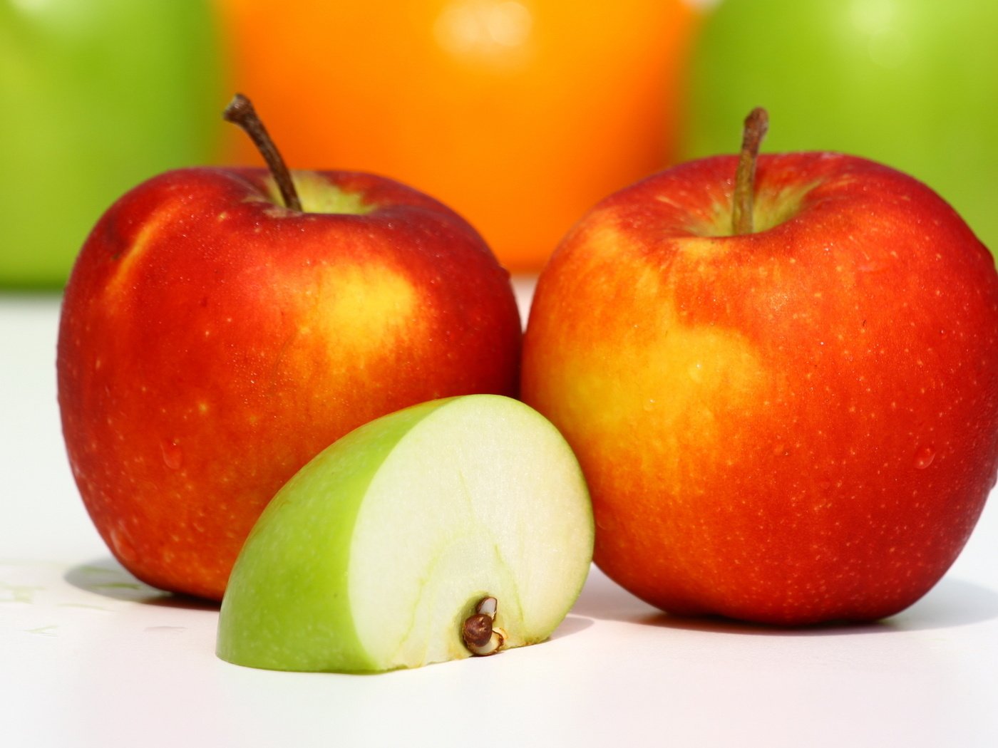 Обои зелёный, еда, фрукты, яблоки, красный, пища, долька, green, food, fruit, apples, red, slice разрешение 1920x1200 Загрузить