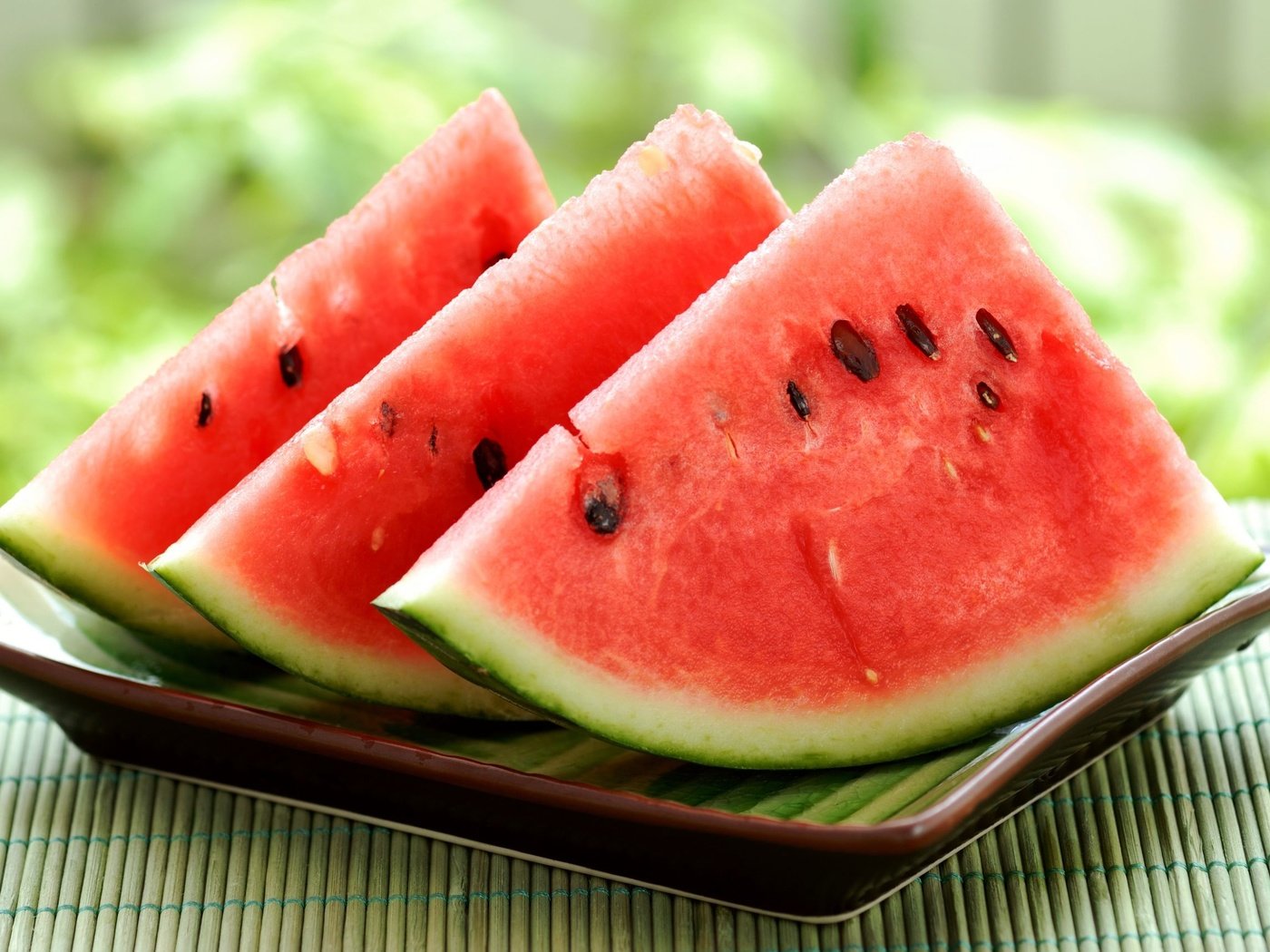 Обои лето, арбуз, ломтики, тарелка, summer, watermelon, slices, plate разрешение 2560x1713 Загрузить