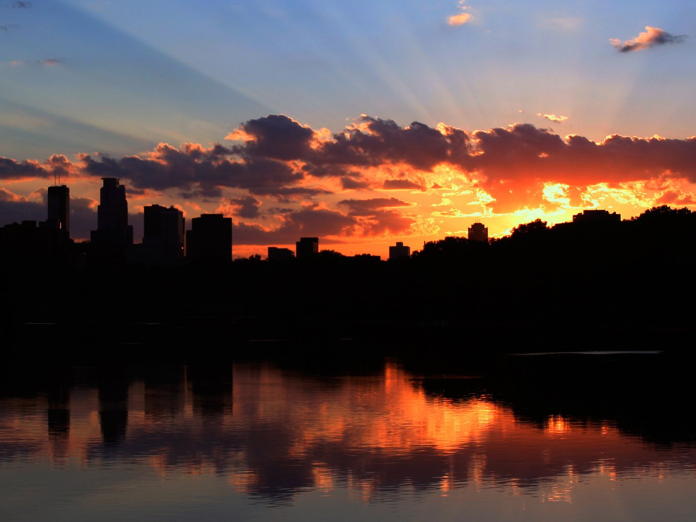 Обои небо, облака, река, закат, море, город, здание, the sky, clouds, river, sunset, sea, the city, the building разрешение 1920x1080 Загрузить