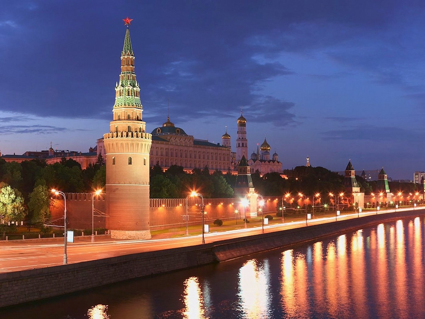 Обои река, москва, кремль, город, башня, дома, россия, здания, river, moscow, the kremlin, the city, tower, home, russia, building разрешение 3200x1200 Загрузить