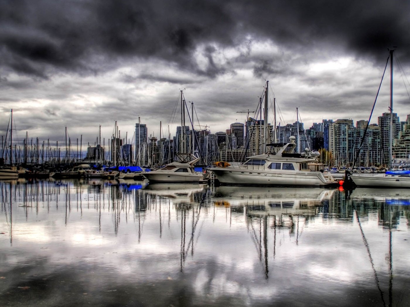 Обои облака, вода, вид, яхты, лодки, причал, катера, clouds, water, view, yachts, boats, pier разрешение 1920x1080 Загрузить