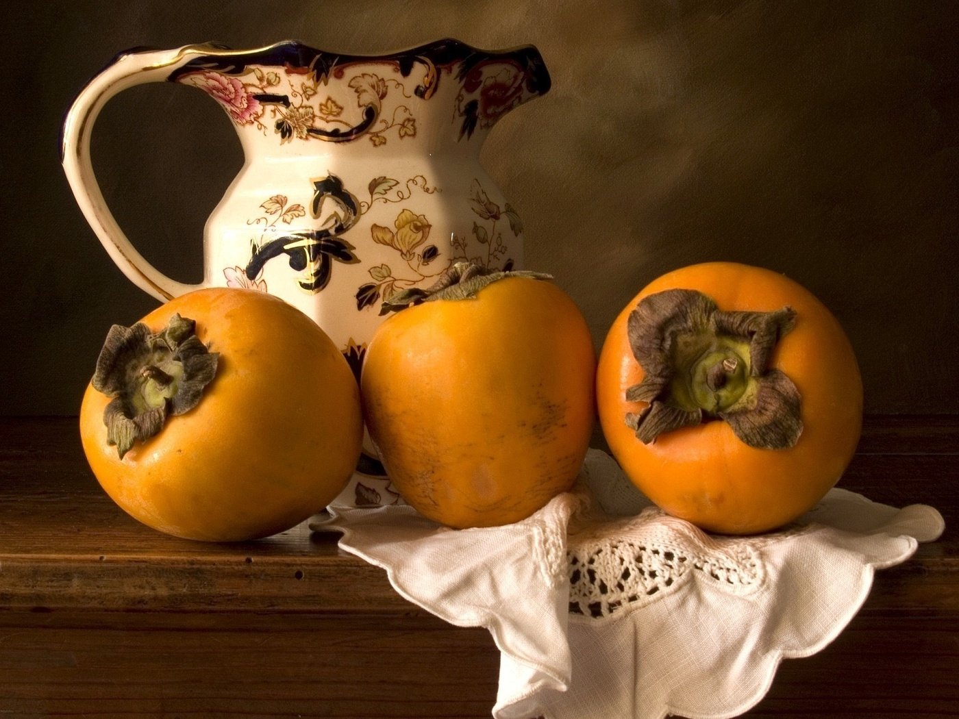 Обои фрукты, стол, салфетка, кувшин, натюрморт, хурма, fruit, table, napkin, pitcher, still life, persimmon разрешение 2000x1280 Загрузить