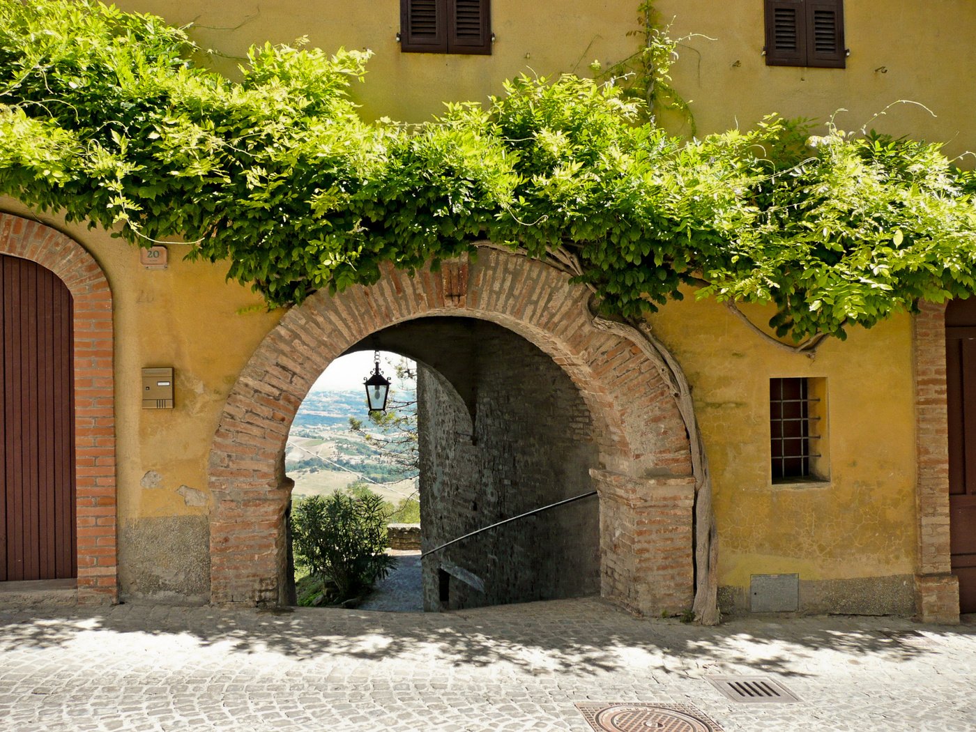 Обои зелень, италия, арка, мостовая, greens, italy, arch, bridge разрешение 1920x1440 Загрузить