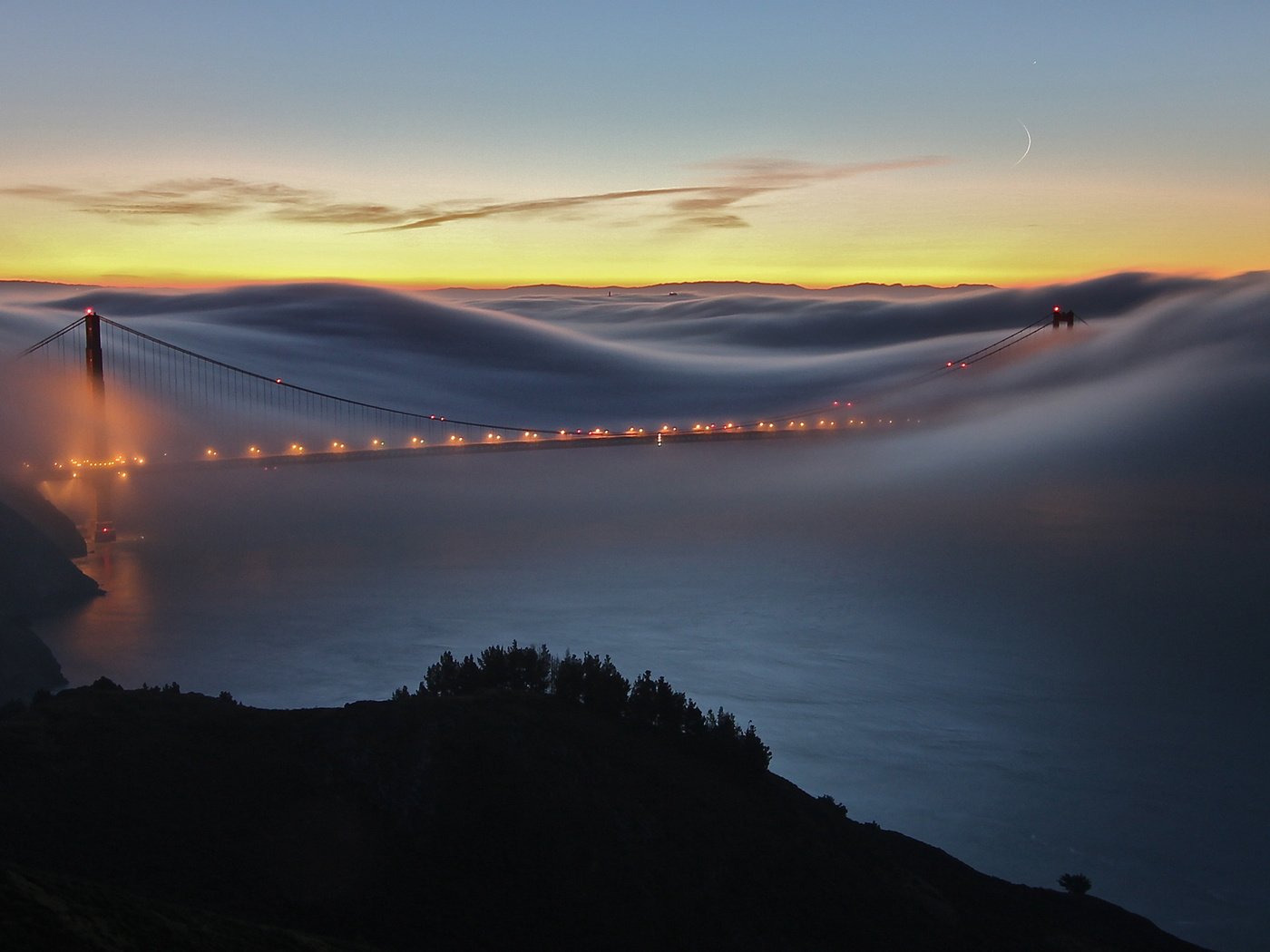 Обои туман, мост, лос-анжелес, fog, bridge, los angeles разрешение 3200x1200 Загрузить