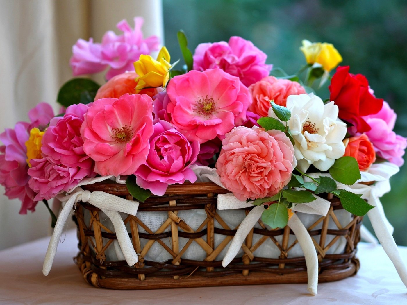 Обои розы, лепестки, корзинка, korzinka, rozy, леспестки, roses, petals, basket, lepestki разрешение 3200x2177 Загрузить