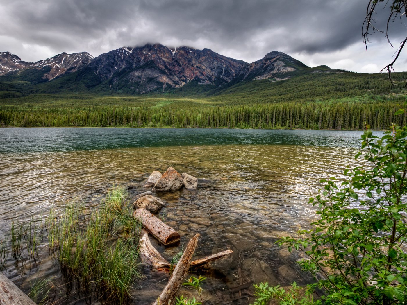 Обои небо, река, горы, природа, лес, the sky, river, mountains, nature, forest разрешение 1920x1200 Загрузить