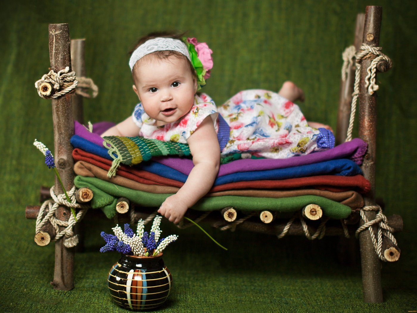 Обои цветы, дети, ребенок, девочка.кроватка, flowers, children, child, girl.cot разрешение 3576x2565 Загрузить