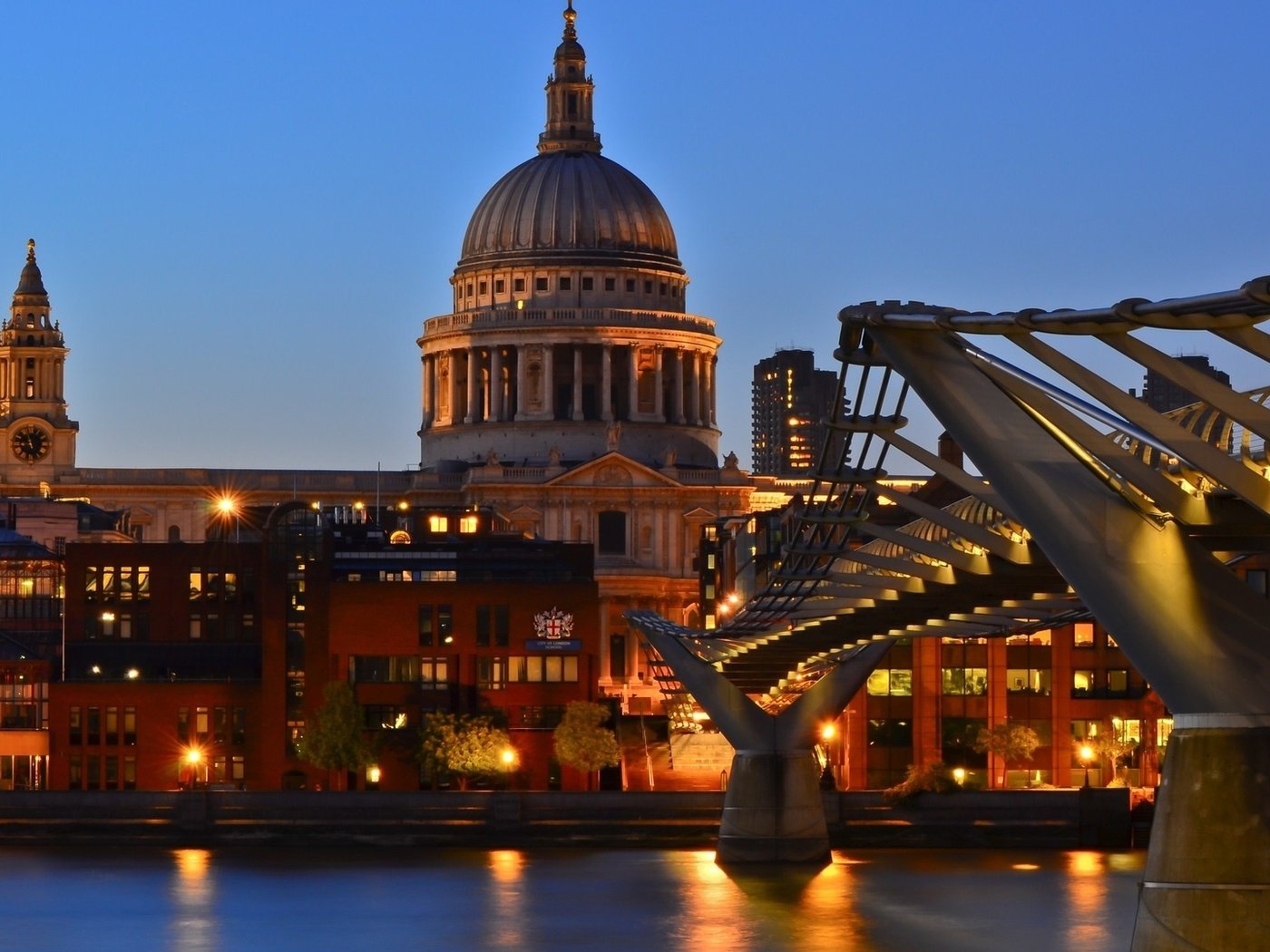 Обои великобритания, лондон, темза, англия, сумерки, st pauls cathedral, собор святого павла, мост тысячелетия, uk, london, thames, england, twilight, st. paul's cathedral, millennium bridge разрешение 1920x1080 Загрузить