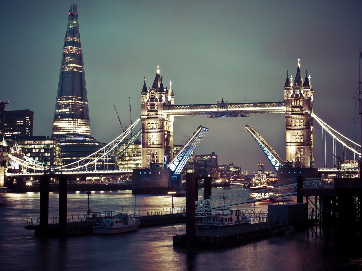 Обои огни, вода, корабли, лондон, англия, тауэрский мост, lights, water, ships, london, england, tower bridge разрешение 1920x1080 Загрузить