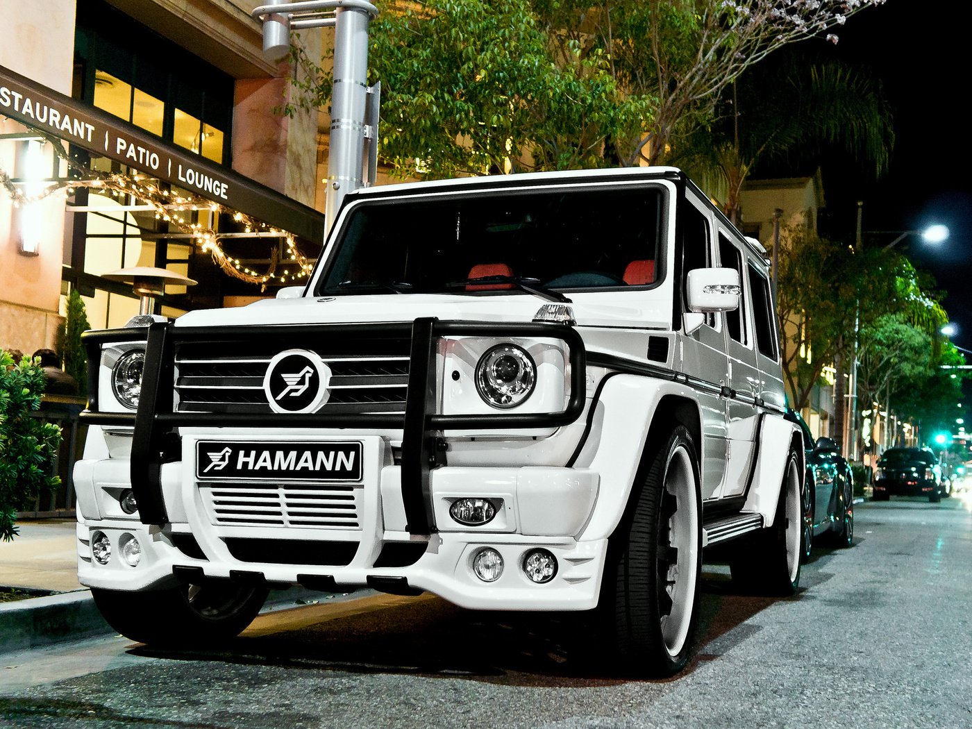 Обои улица, белая, тюнинг, hamann, g55, мерс, ноч, street, white, tuning, mercedes, night разрешение 2048x1361 Загрузить