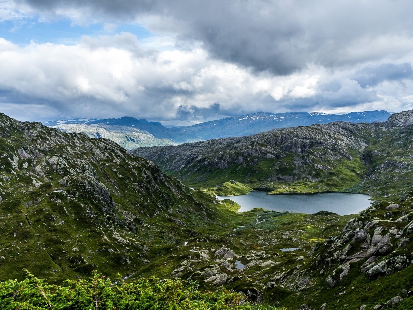 Обои горное озеро, mountain lake разрешение 1939x1088 Загрузить