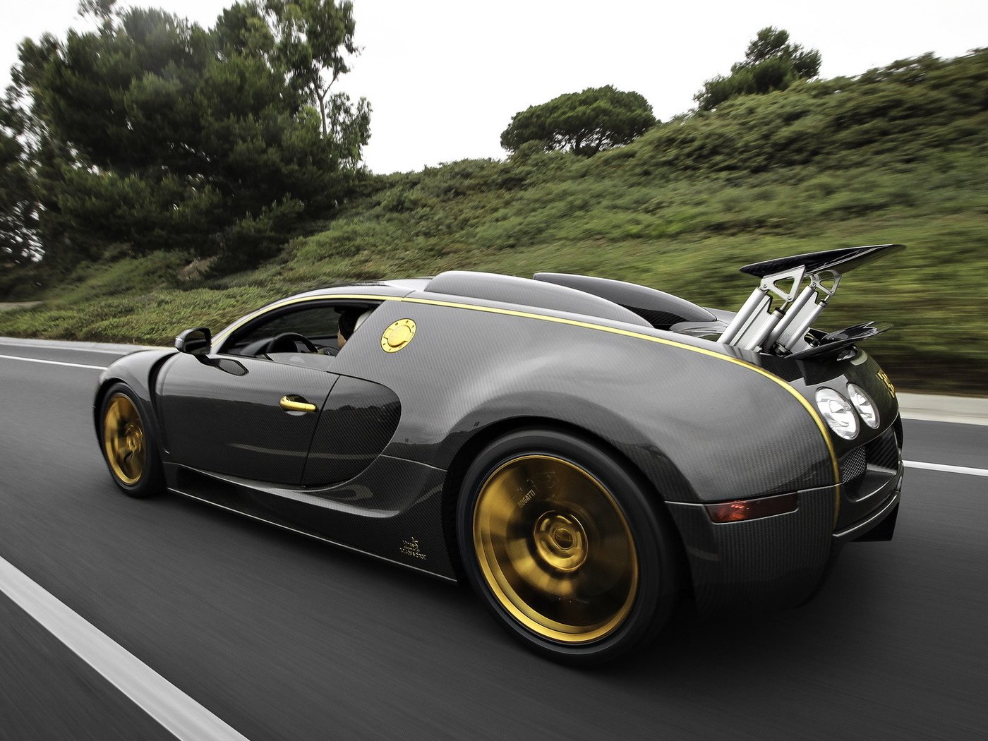 Обои бугатти, mansory vincero linea d'oro, вейрон, bugatti, veyron разрешение 2048x1152 Загрузить