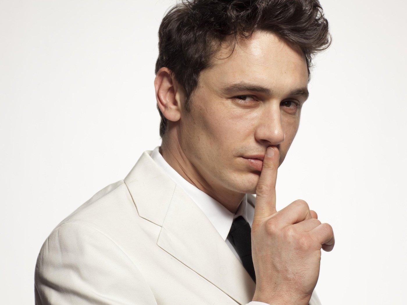 Обои парень, актёр, мужчина, жест, джеймс франко, guy, actor, male, gesture, james franco разрешение 2560x1600 Загрузить