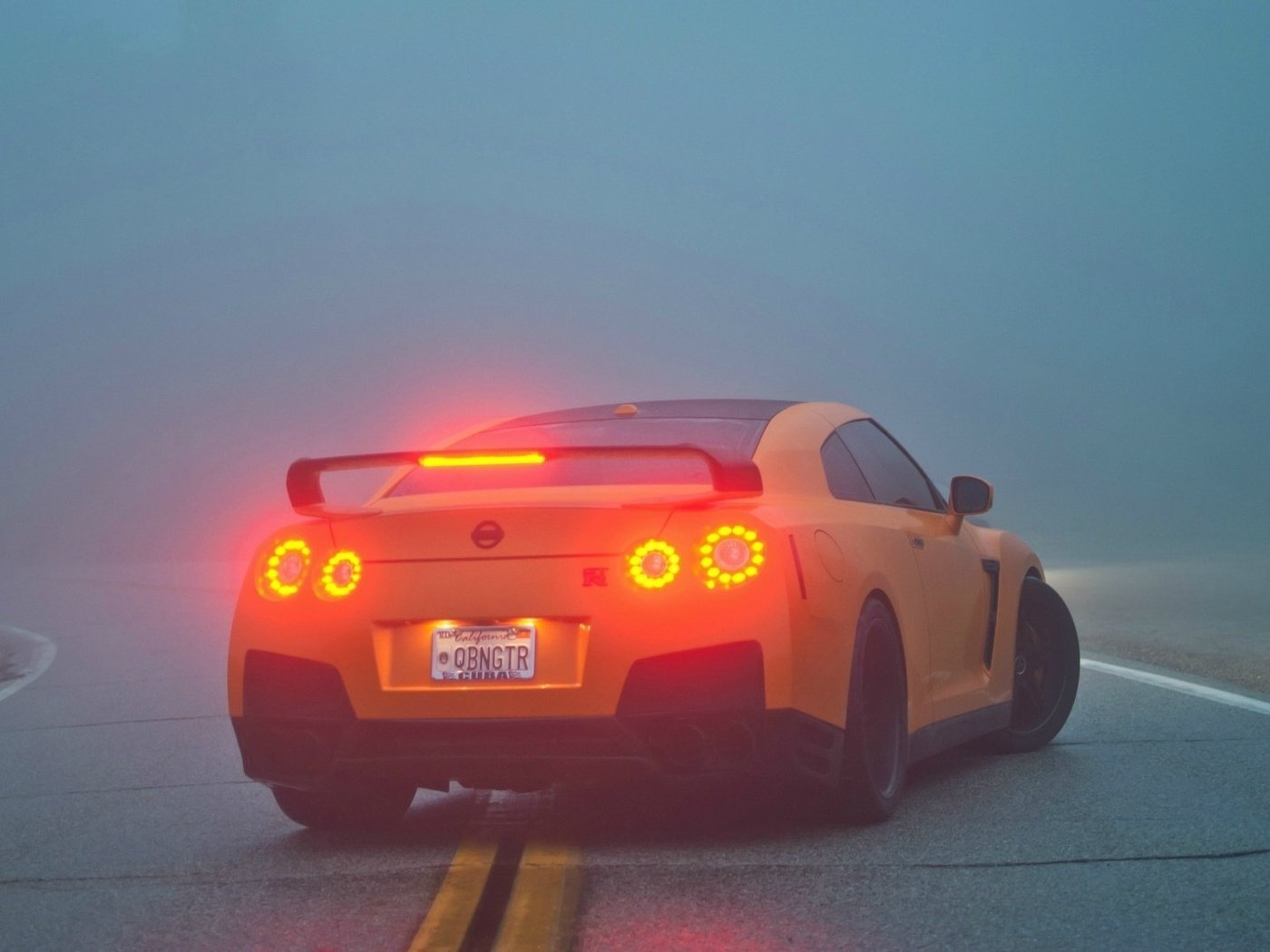 Скачать обои туман, r35, nissan gtr, стоп-сигналы, fog разрешение 1400x1050  #77518