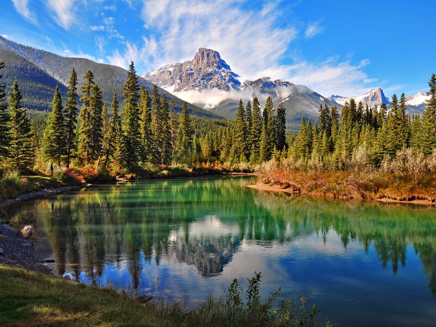 Обои небо, трава, деревья, река, горы, природа, лес, канада, the sky, grass, trees, river, mountains, nature, forest, canada разрешение 2048x1463 Загрузить