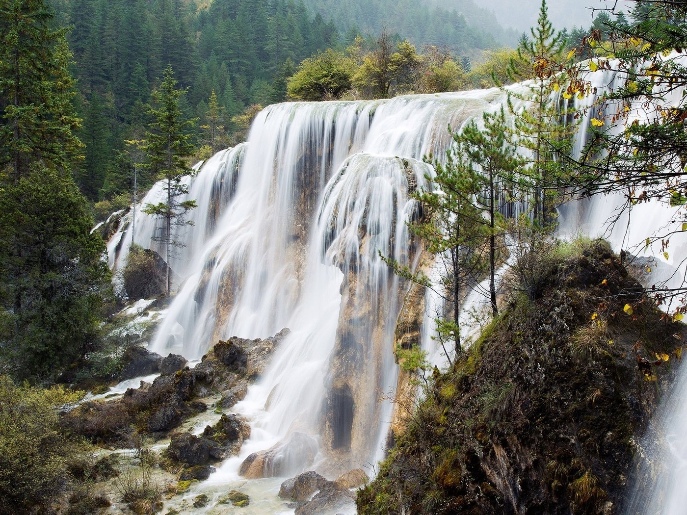 Обои деревья, лес, водопад, китай, trees, forest, waterfall, china разрешение 1920x1260 Загрузить