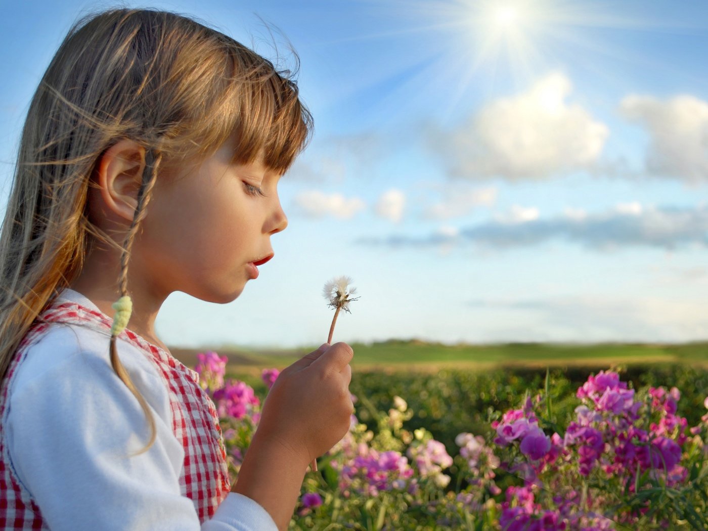 Обои цветы, дети, девочка, одуванчик, счастье, flowers, children, girl, dandelion, happiness разрешение 6972x4746 Загрузить