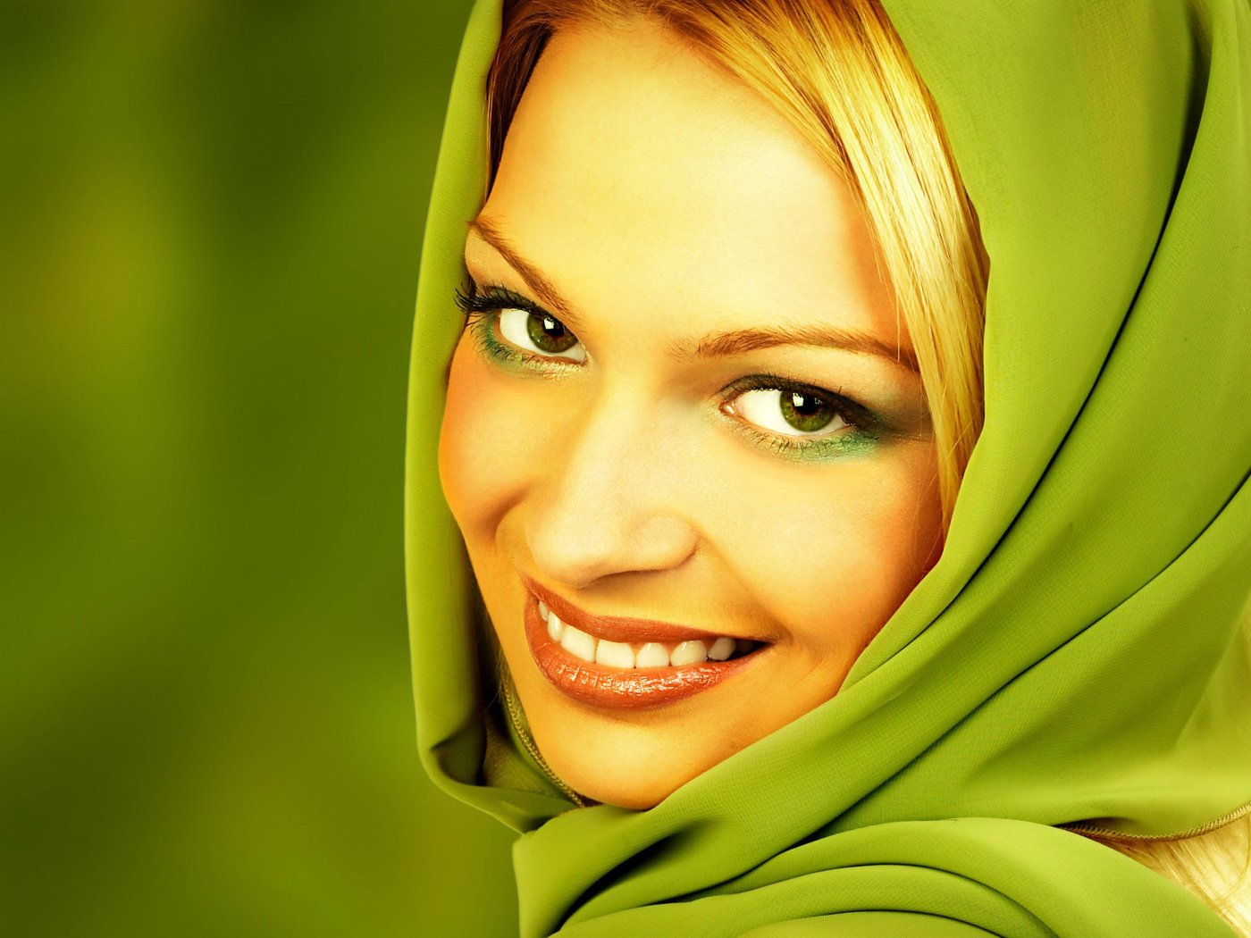 Обои девушка, блондинка, лицо, платок, girl, blonde, face, shawl разрешение 1920x1200 Загрузить