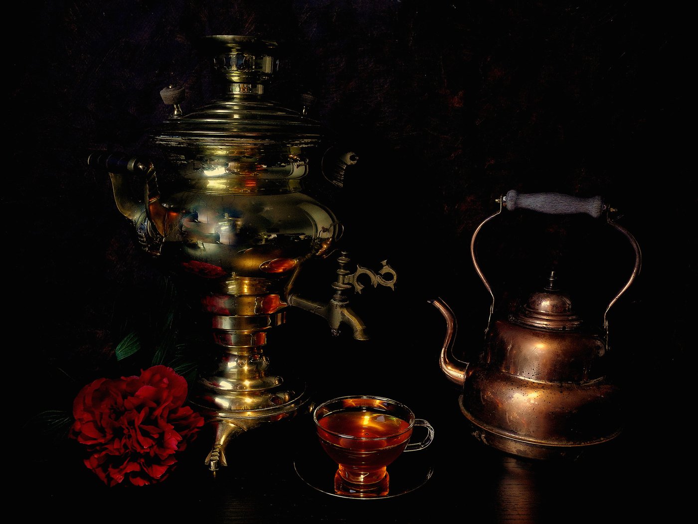 Обои цветок, черный фон, чашка, чай, чайник, натюрморт, самовар, flower, black background, cup, tea, kettle, still life, samovar разрешение 2048x1536 Загрузить