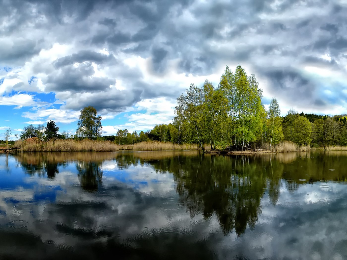 Обои небо, облака, деревья, вода, озеро, отражение, пейзаж, the sky, clouds, trees, water, lake, reflection, landscape разрешение 1920x1200 Загрузить