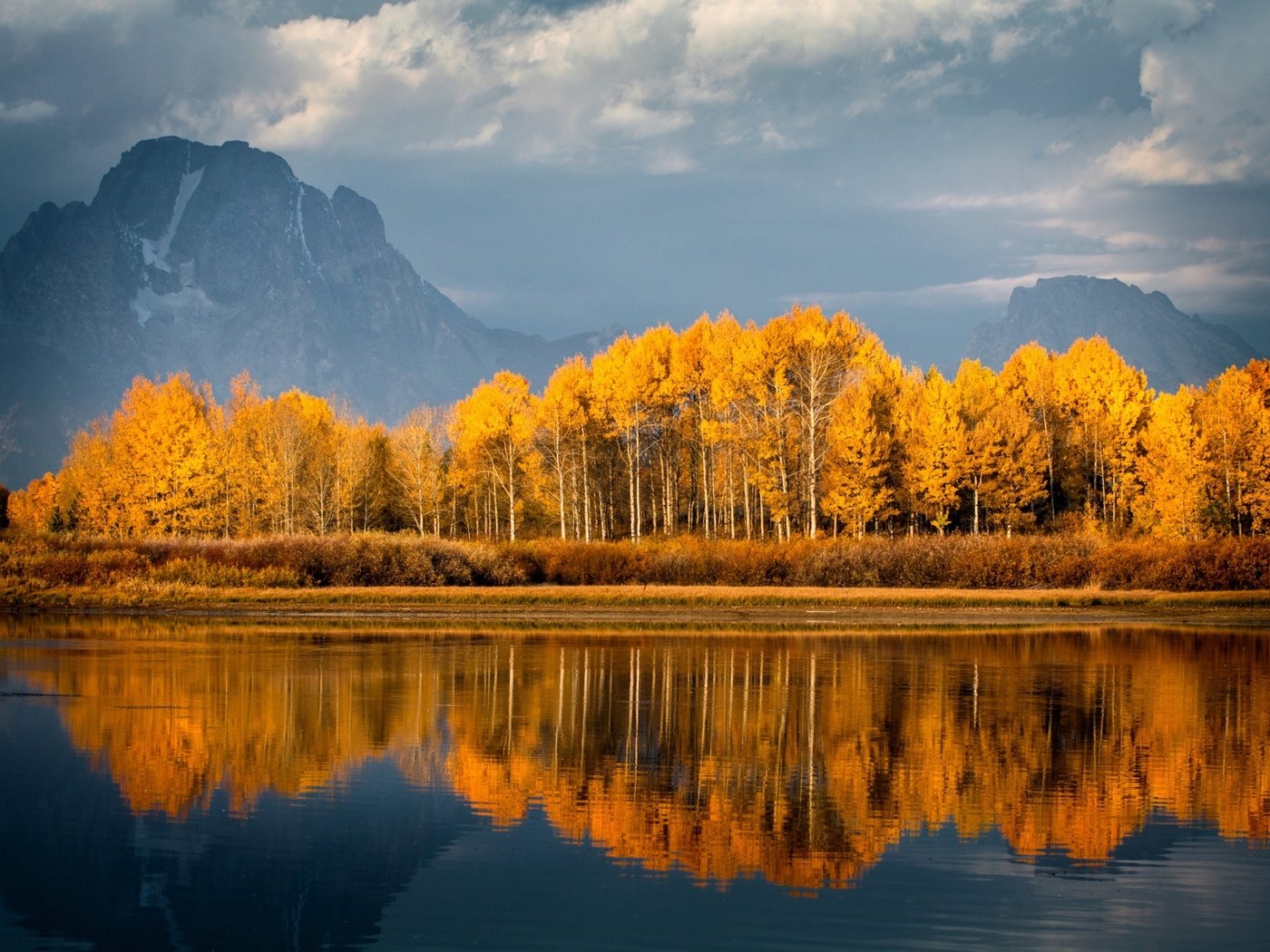 Обои деревья, озеро, горы, природа, отражение, осень, trees, lake, mountains, nature, reflection, autumn разрешение 2048x1365 Загрузить