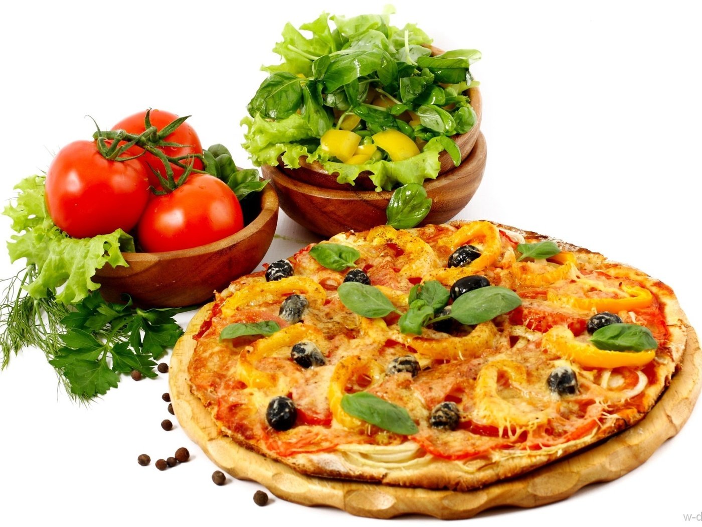 Обои белый фон, овощи, листики, выпечка, помидоры, пицца, салат, дощечка, white background, vegetables, leaves, cakes, tomatoes, pizza, salad, plate разрешение 1920x1280 Загрузить