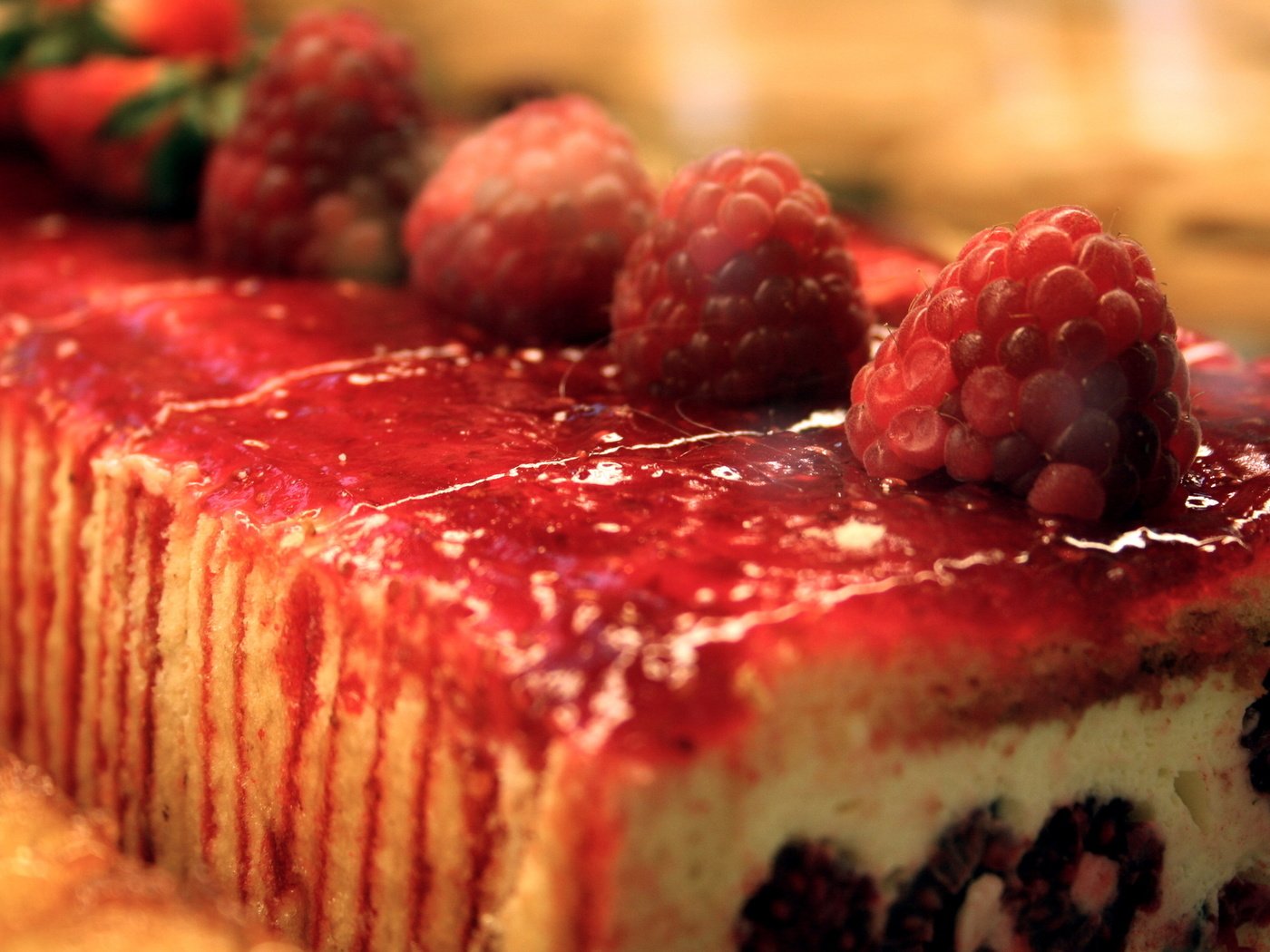 Обои малина, ягоды, сладкое, выпечка, десерт, рулет, raspberry, berries, sweet, cakes, dessert, roll разрешение 2560x1600 Загрузить