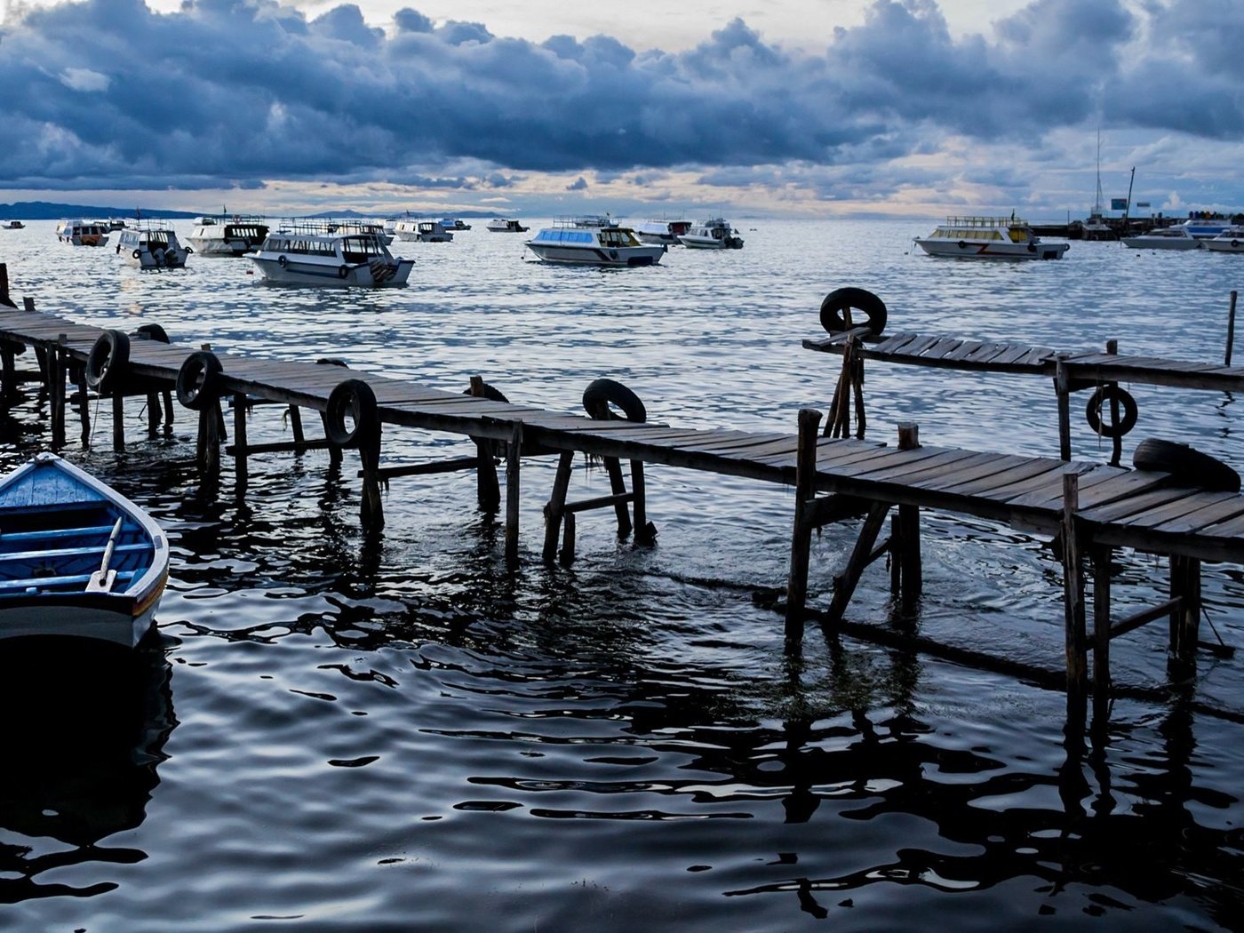 Обои озеро, лодки, пирс, причал, лодка, боливия, копакабана, озеро титикака, lake, boats, pierce, pier, boat, bolivia, copacabana, lake titicaca разрешение 1920x1080 Загрузить