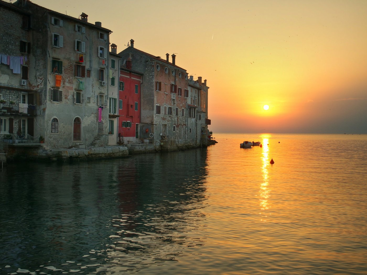 Обои закат, море, город, rovinj croatie, sunset, sea, the city разрешение 2048x1365 Загрузить