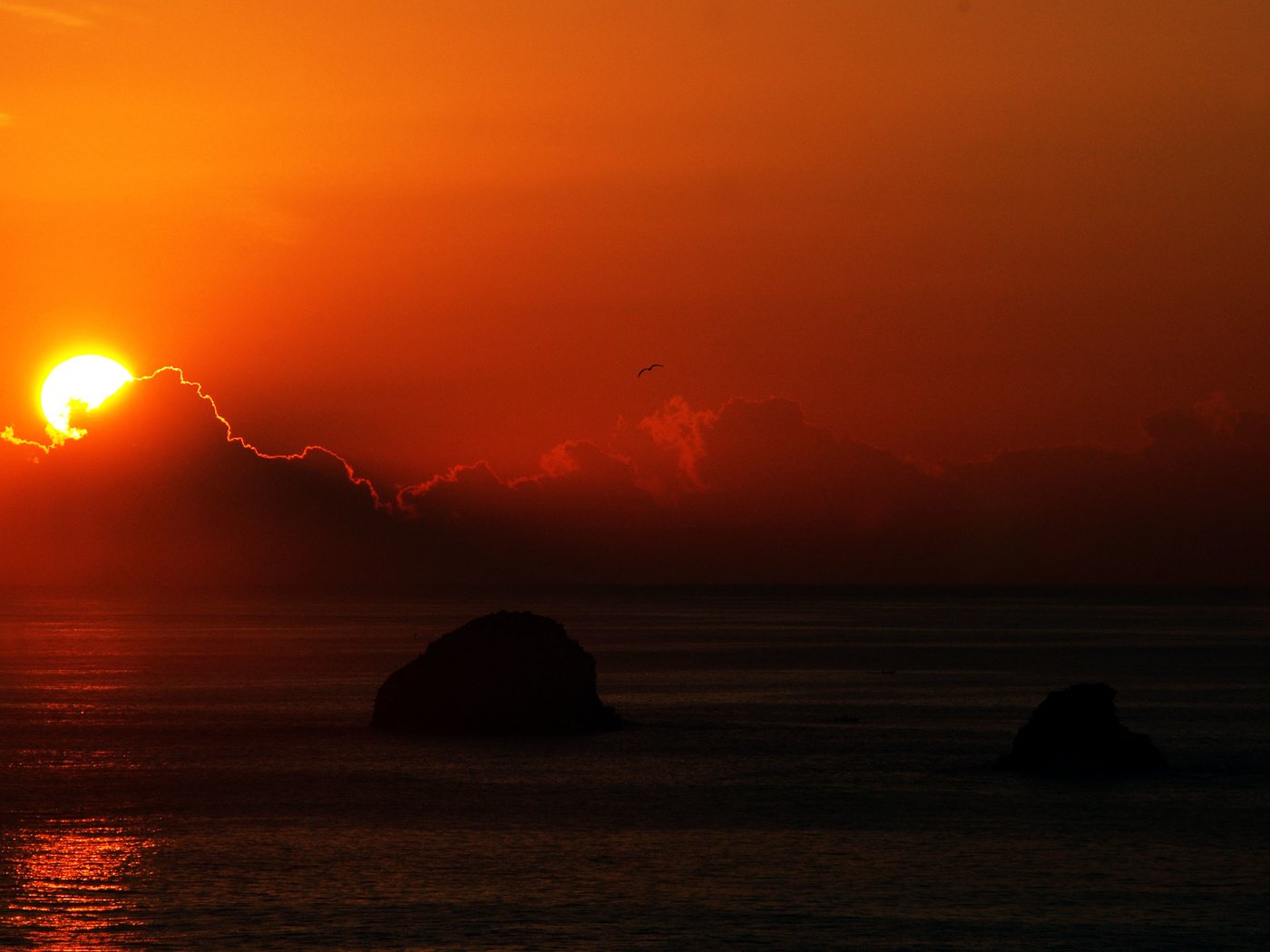 Обои небо, скалы, закат, море, the sky, rocks, sunset, sea разрешение 3008x2000 Загрузить