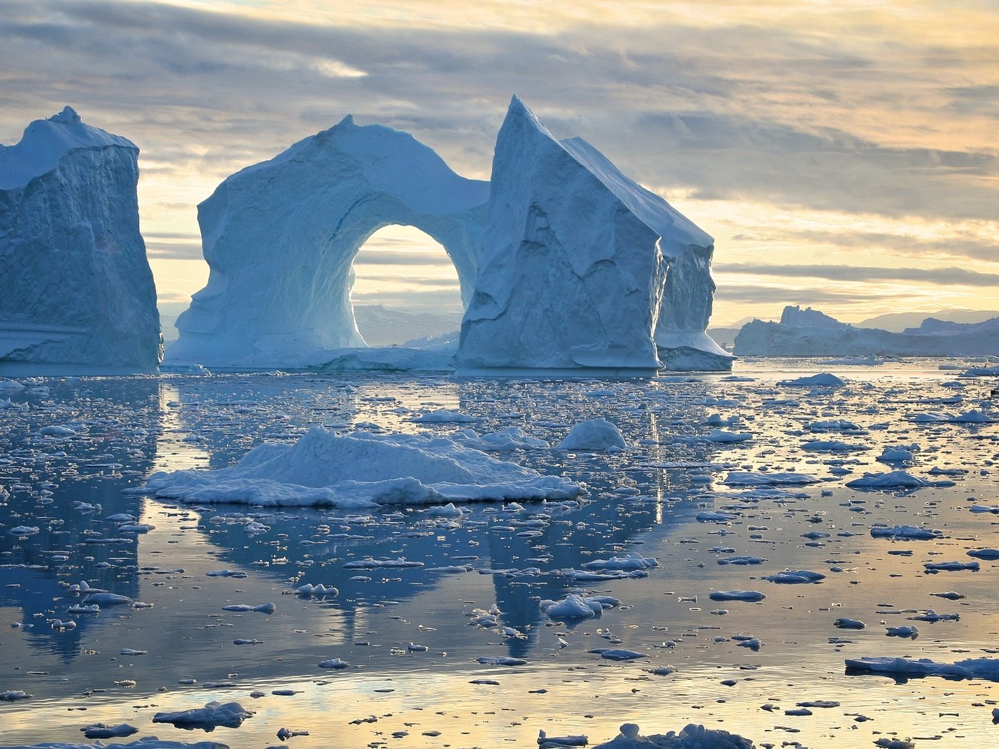 Обои залив, гренландия, айсберги, залив диско, bay, greenland, icebergs, disko bay разрешение 3422x1926 Загрузить