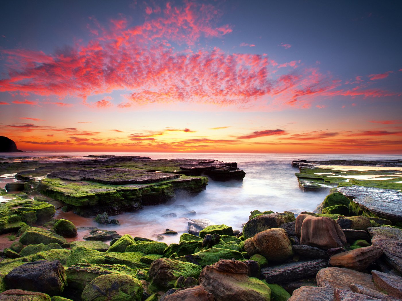 Обои облака, вода, камни, закат, водоросли, clouds, water, stones, sunset, algae разрешение 2048x1365 Загрузить