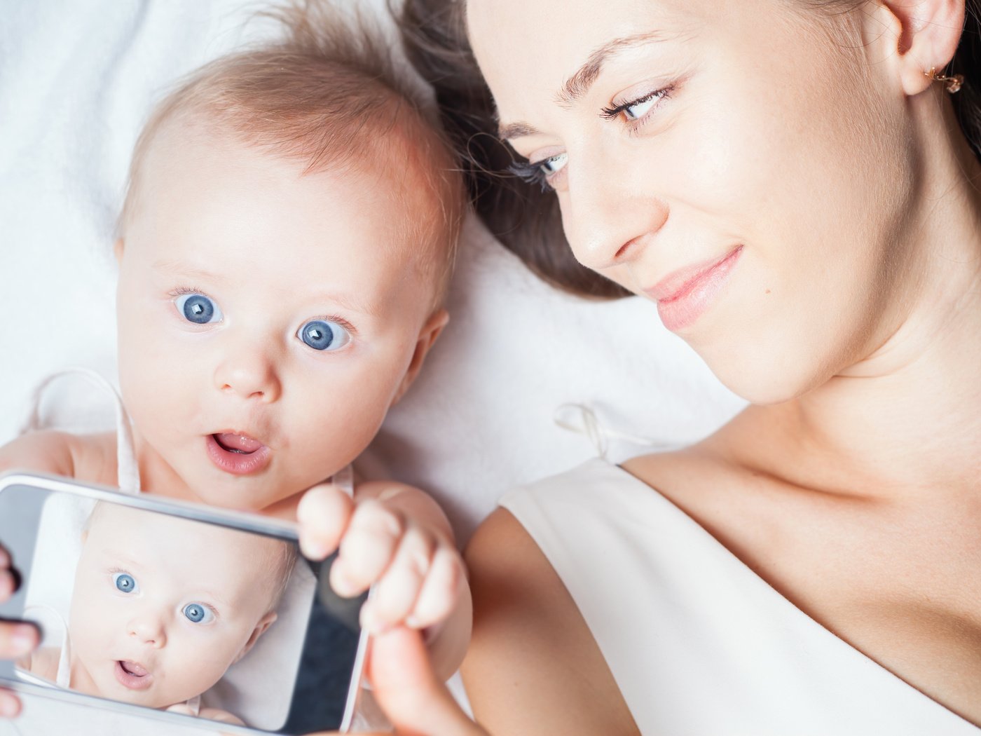 Обои ребенок, детские, сюрприз, мать, cellular smart, happy mother, child, baby, surprise, mother разрешение 5253x3502 Загрузить