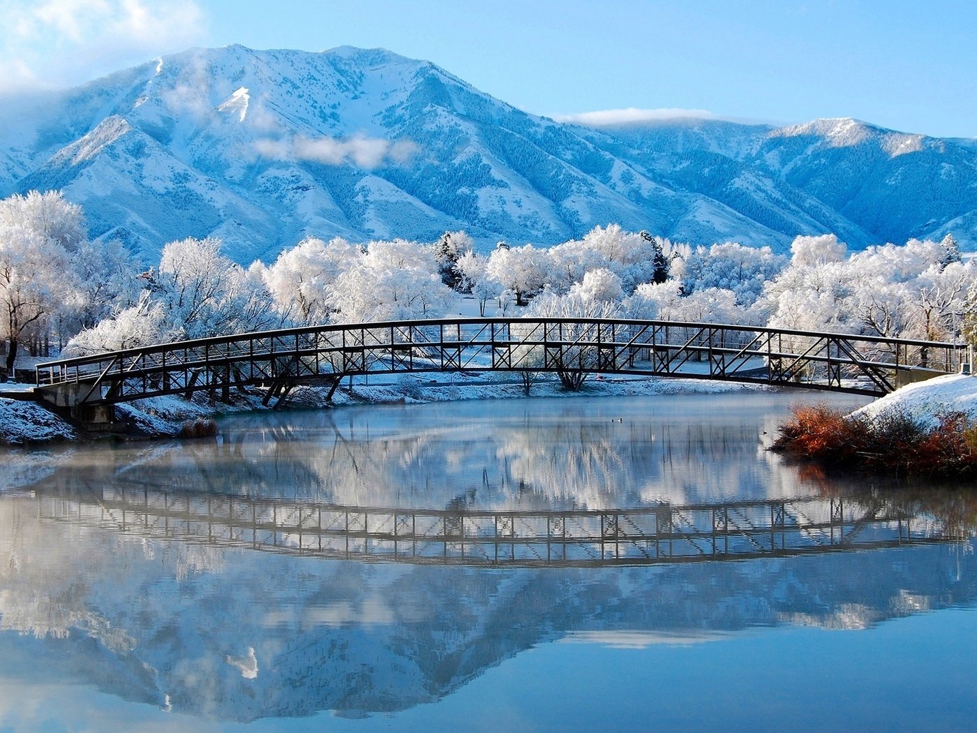 Обои зима, гора, мост, речка, winter, mountain, bridge, river разрешение 1920x1080 Загрузить