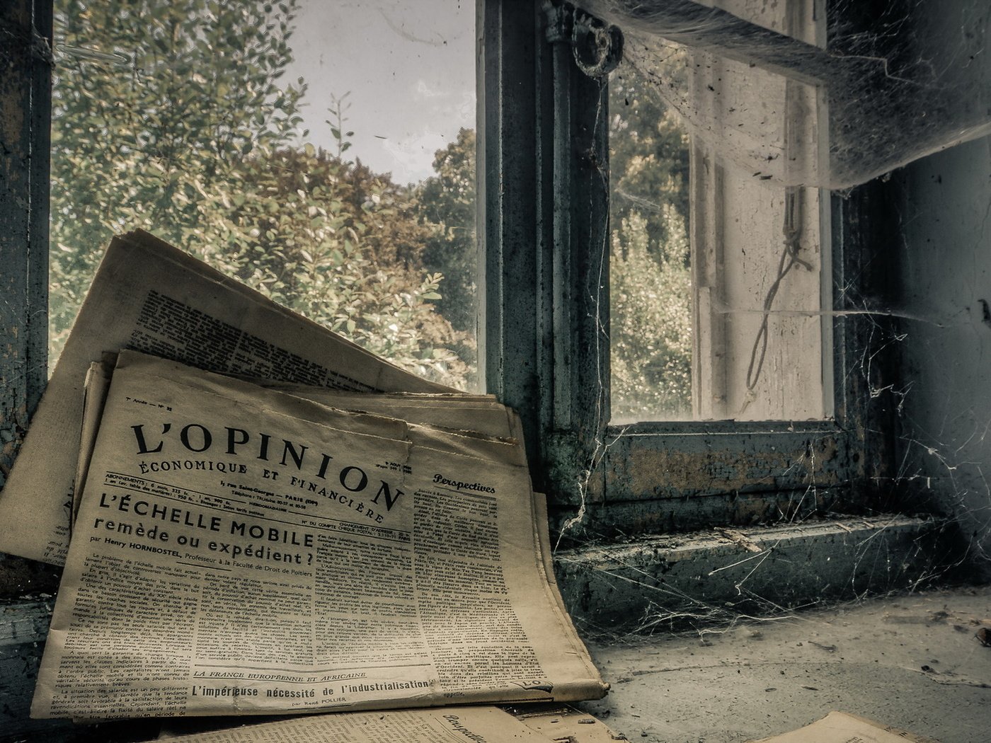 Обои окно, газета, old news, window, newspaper разрешение 1920x1348 Загрузить
