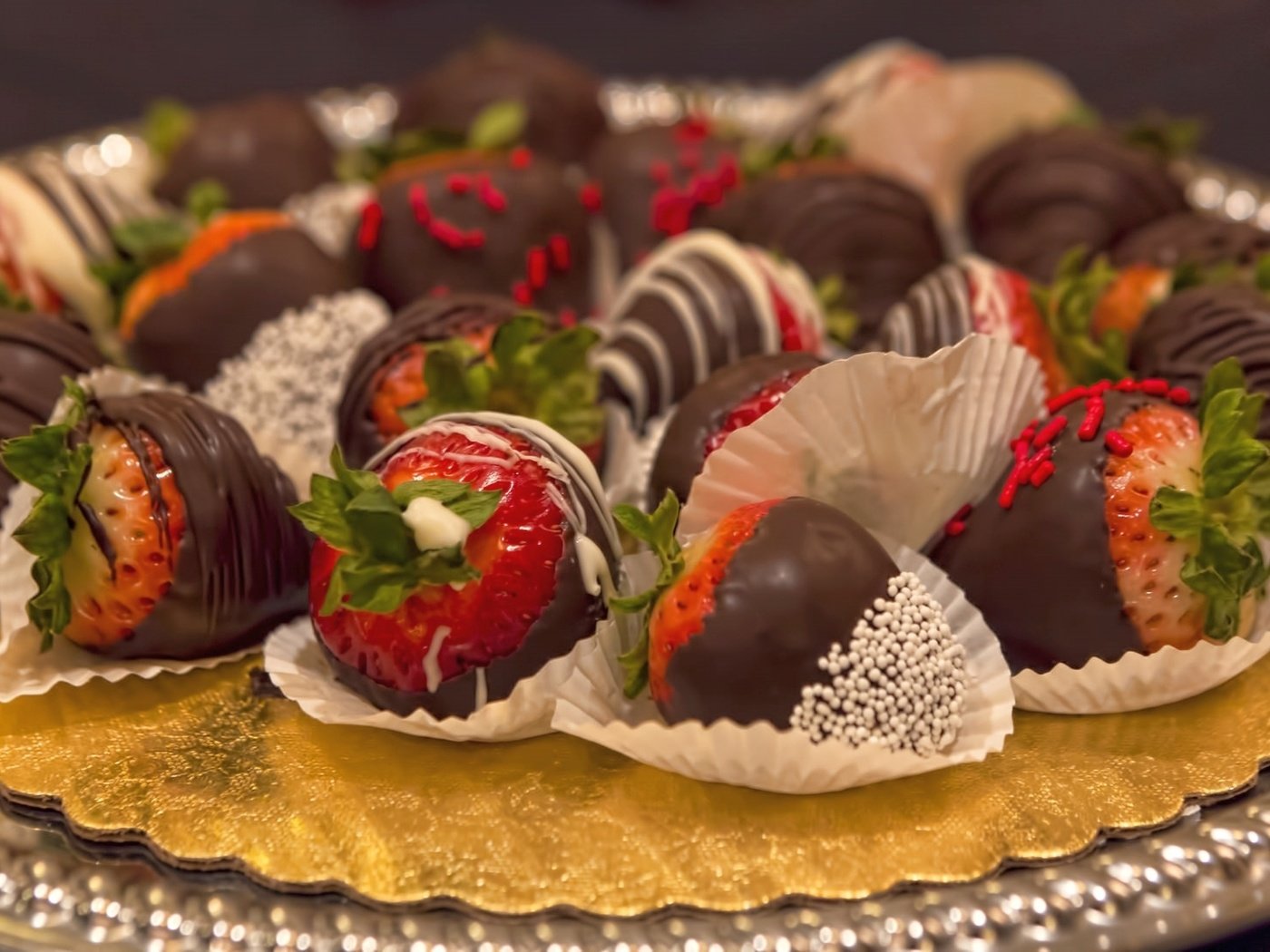 Обои клубника, шоколад, десерт, лакомство, strawberry, chocolate, dessert, treat разрешение 1930x1101 Загрузить
