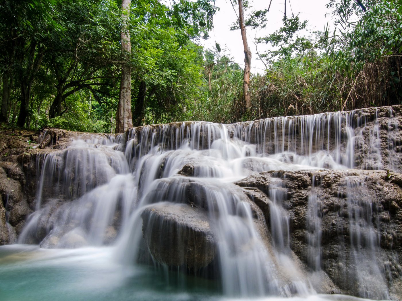 Обои деревья, камни, лес, ручей, водопад, тропики, лаос, kuang si falls, trees, stones, forest, stream, waterfall, tropics, laos разрешение 3000x2000 Загрузить