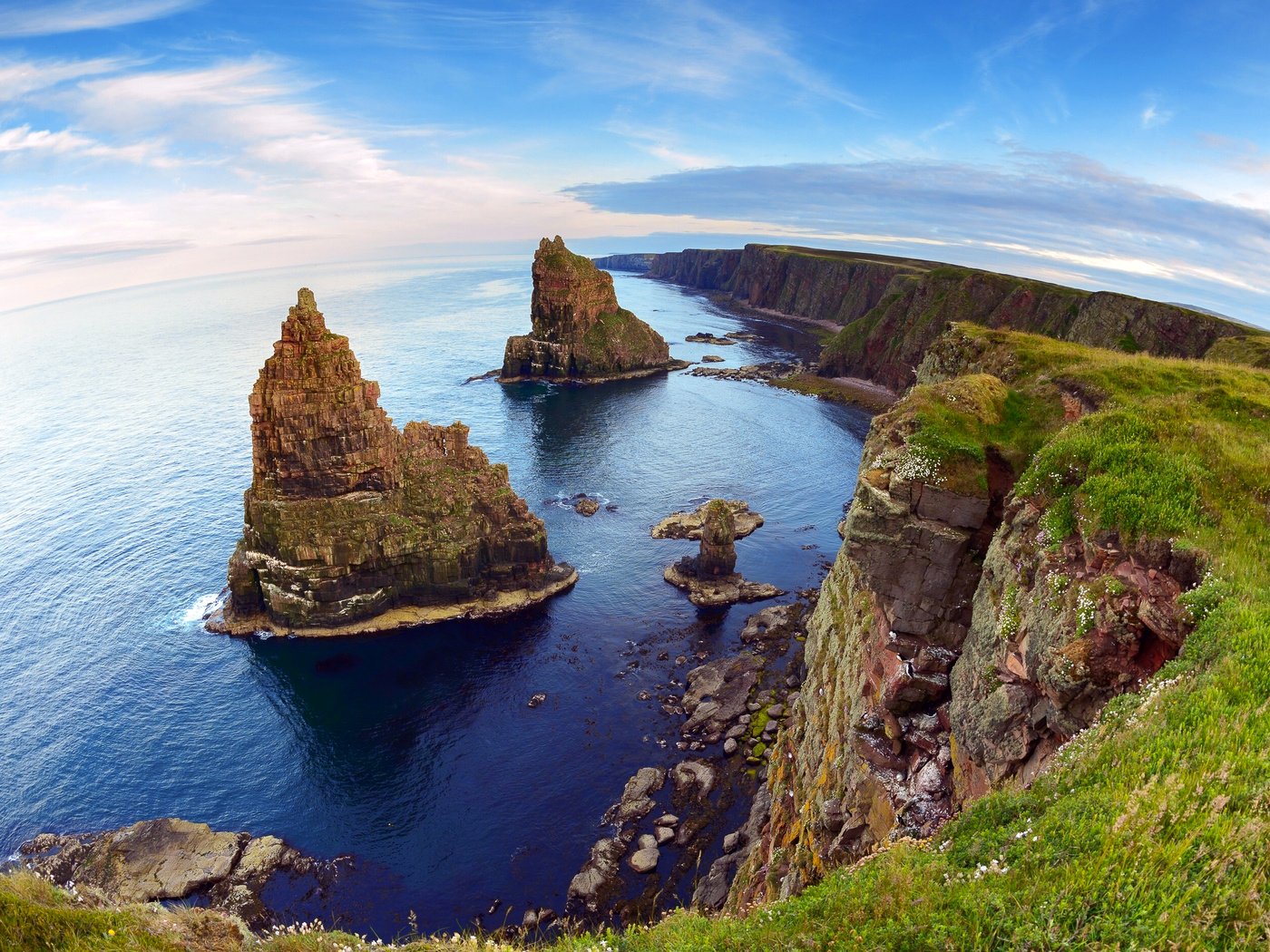 Обои скалы, duncansby stacks, caithness, море, горизонт, побережье, обрыв, шотландия, утес, северное море, rocks, sea, horizon, coast, open, scotland, rock, north sea разрешение 2560x1600 Загрузить