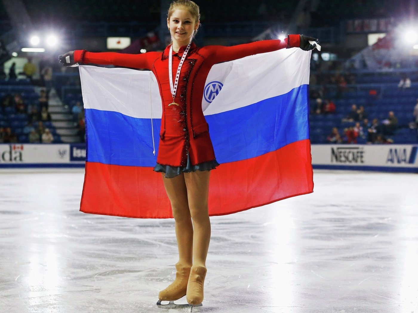 Обои медаль, флаг, юлия липницкая, фигуристка, чемпионка, medal, flag, yulia lipnitskaya, skater, champion разрешение 2560x1600 Загрузить