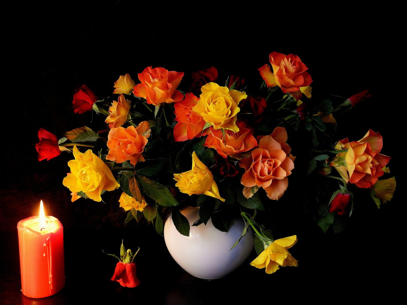 Обои фон, розы, букет, свеча,  цветы, роз, cвечи, background, roses, bouquet, candle, flowers, candles разрешение 5120x3840 Загрузить