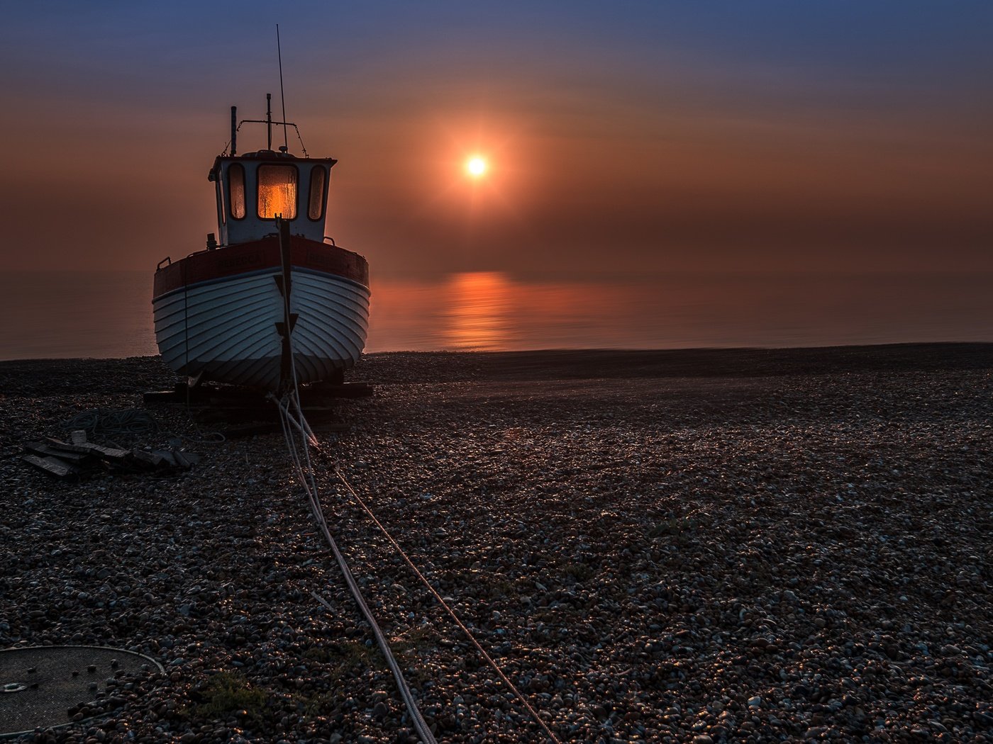 Обои ночь, берег, море, пляж, корабль, night, shore, sea, beach, ship разрешение 2880x1615 Загрузить